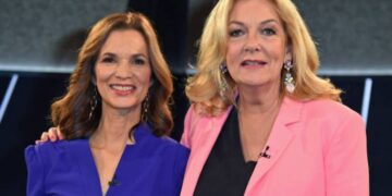 Mit wem ist Julia-Niharika Sen verheiratet