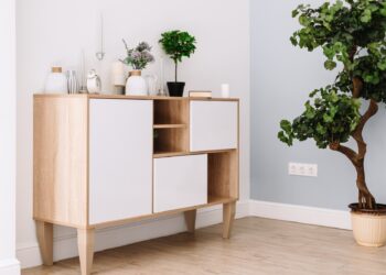 Ein stilvolles Sideboard als Blickfang – wie Sie Wohnbereiche mit einer eleganten Kommode aufwerten?